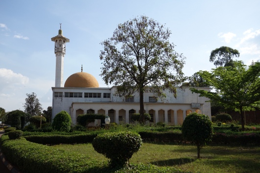 White mosque in Kigali surrounded by a garden